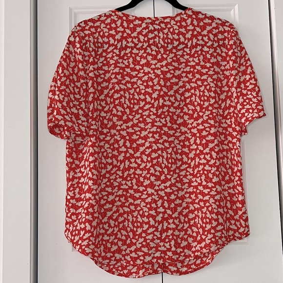 Floral Blouse in a silky material - Picture 2 of 3